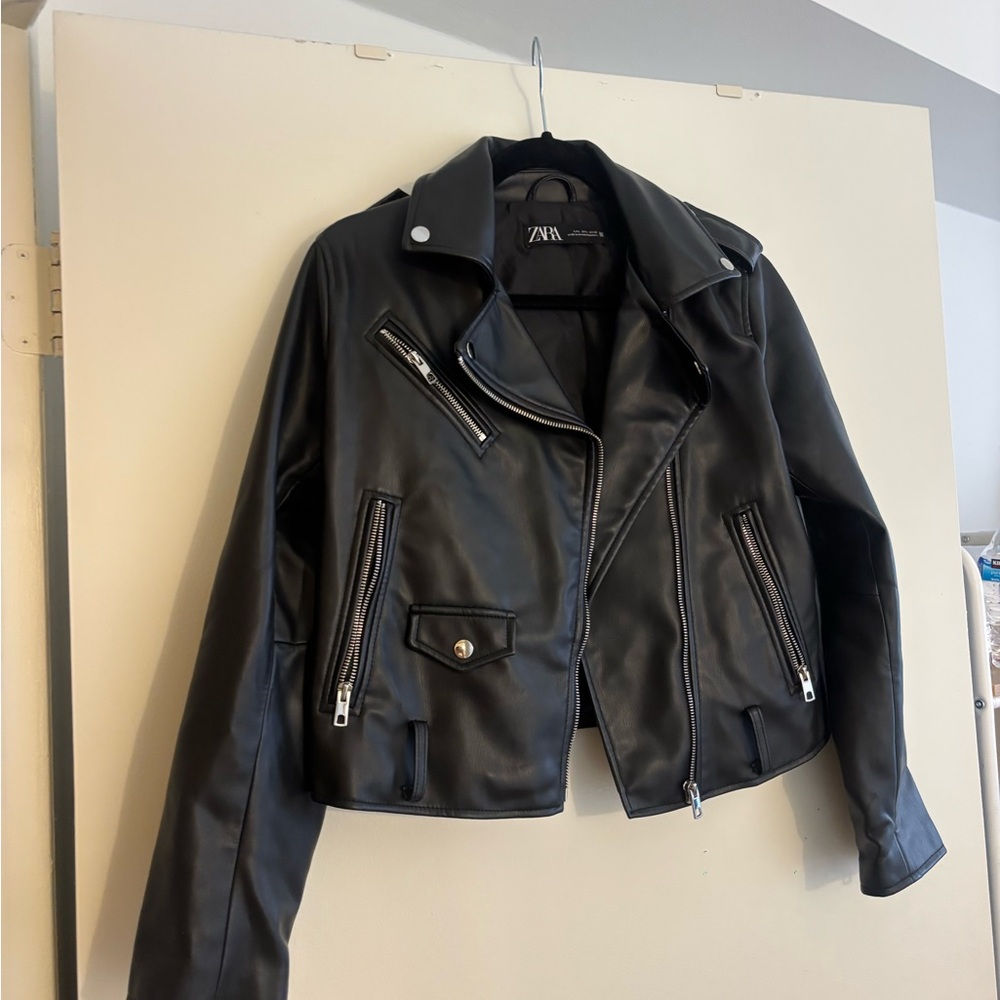 Zara Women's Sleek Black Leather Jacket